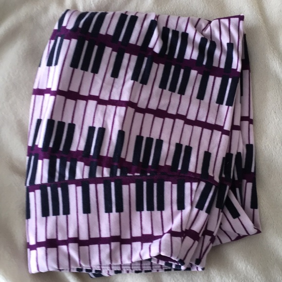 LulaRoe One Size piano leggings - Picture 1 of 1